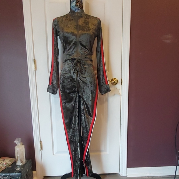 NWOT Olive crushed velvet jogger set - Picture 5 of 8